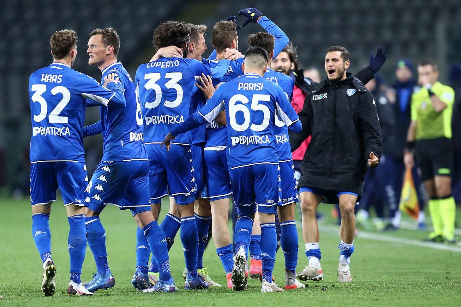 赛场脱颖而 赛场脱颖而